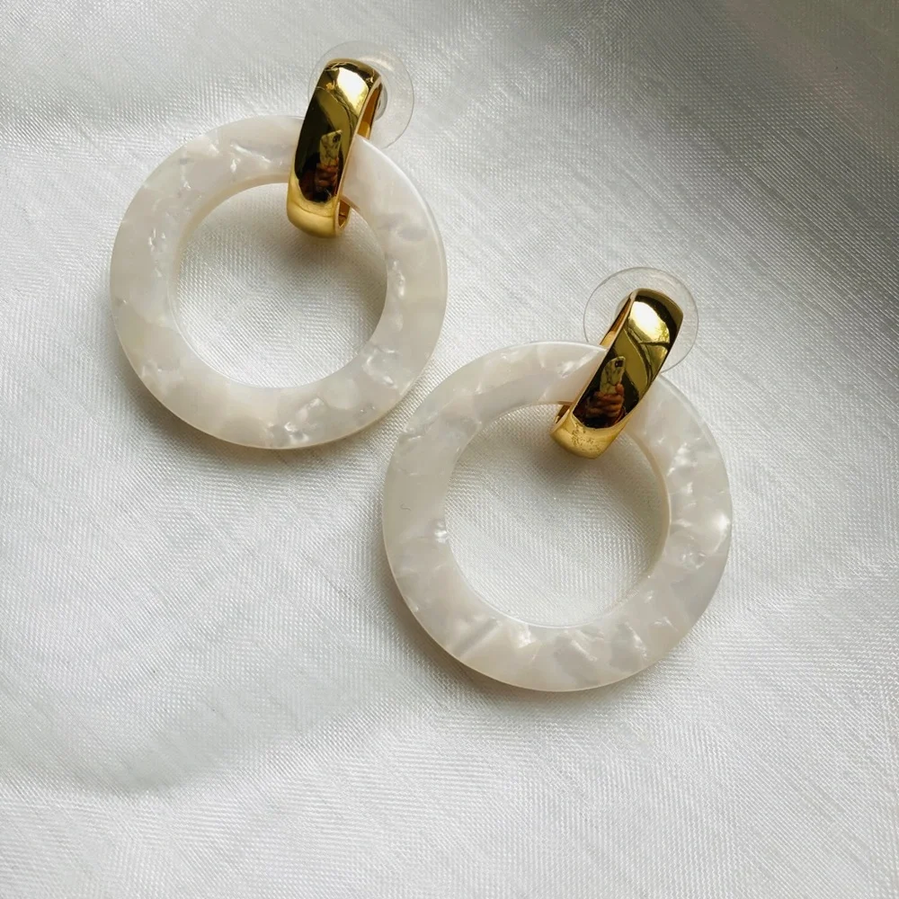 Kate spade earrings with mother-of-pearl and gold dangle hoops. - Picture 2 of 4